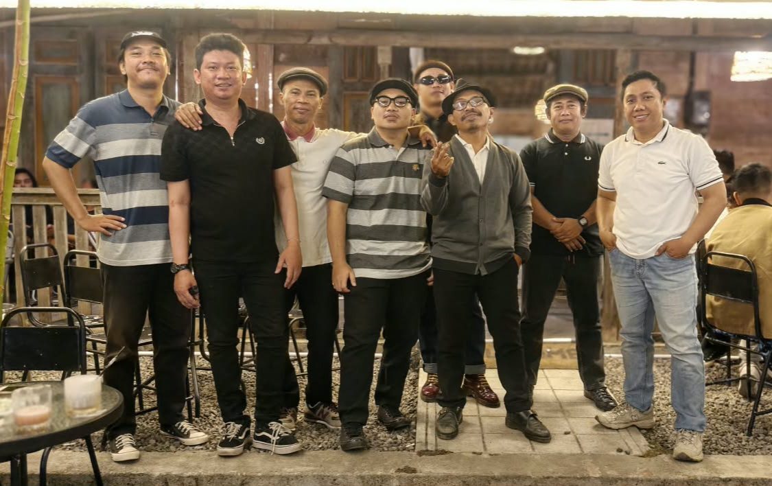 Foto terbaru delapan personel The Mobster sedang berkumpul bersama